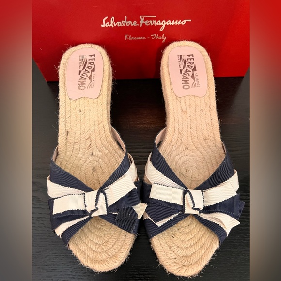 Salvatore Ferragamo Shoes - VINTAGE EUC SALVATORE FERRAGAMO WEDGE SZ 9.5